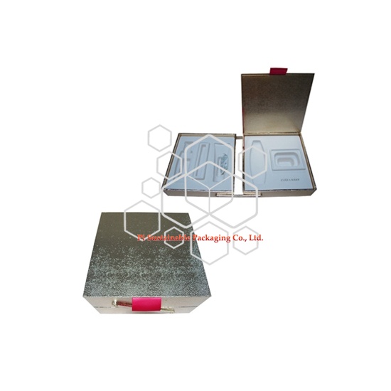 ESTEE LAUDER maquillage et soins de peau sur mesure luxueux carton cadeau en papier doré  ESTEE LAUDER maquillage et soins de peau sur mesure luxueux carton cadeau en papier doré